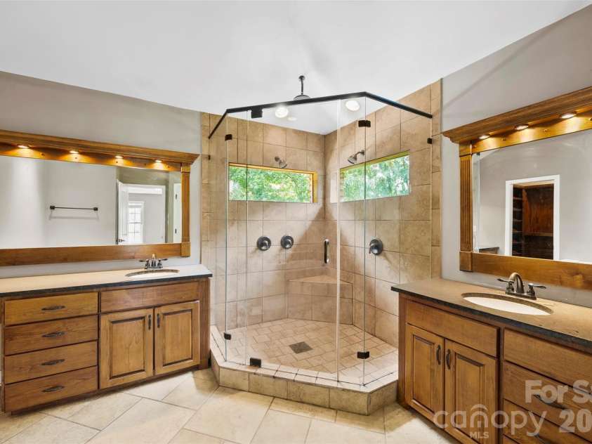 6520 Hollow Oak Drive, Mint Hill, NC 28227.  MLS# CAR4374916, YatesRealty ID 30880. 