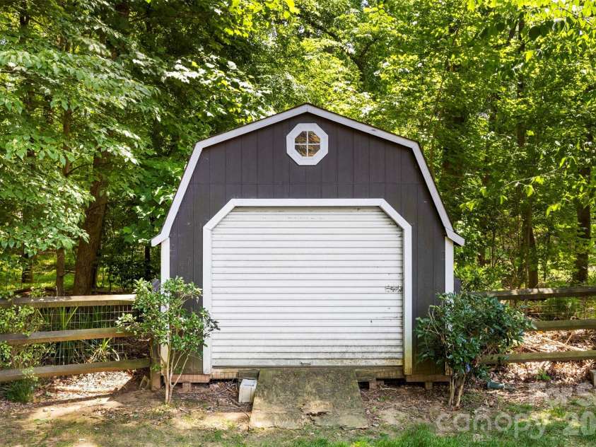6520 Hollow Oak Drive, Mint Hill, NC 28227.  MLS# CAR4374916, YatesRealty ID 30880. 