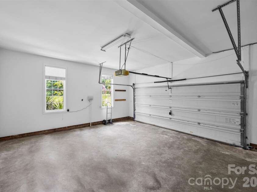 6520 Hollow Oak Drive, Mint Hill, NC 28227.  MLS# CAR4374916, YatesRealty ID 30880. 