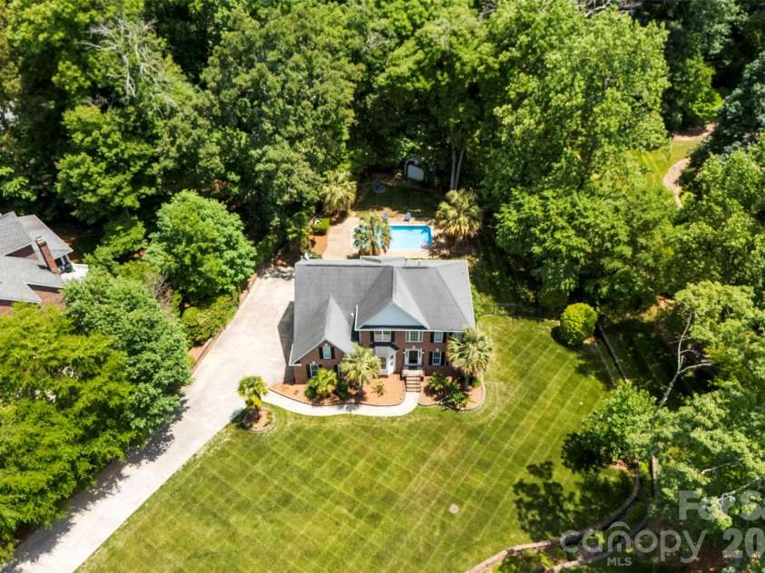 6520 Hollow Oak Drive, Mint Hill, NC 28227.  MLS# CAR4374916, YatesRealty ID 30880. 