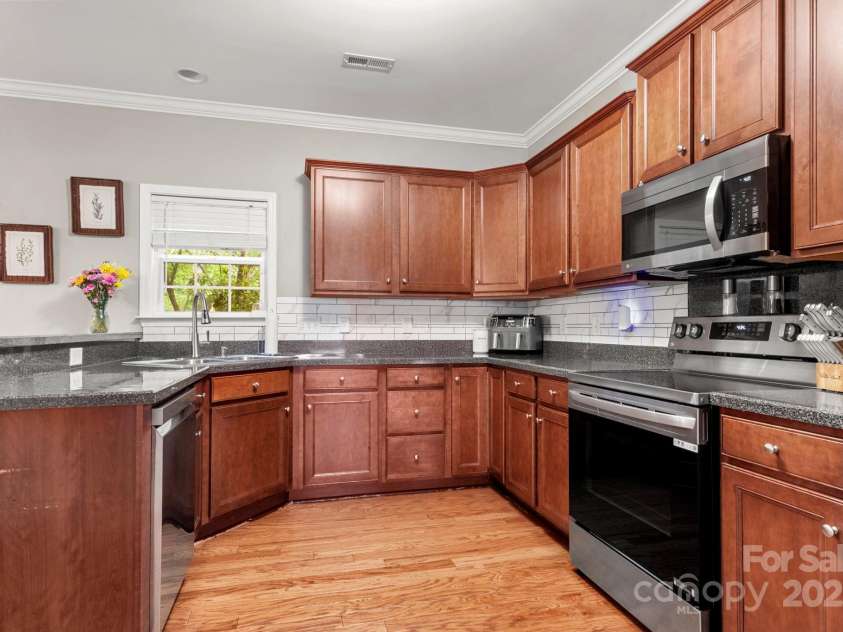 395 Lone Tree Lane, Clover, SC 29710.  MLS# CAR4288295, YatesRealty ID 30882. Kitchen