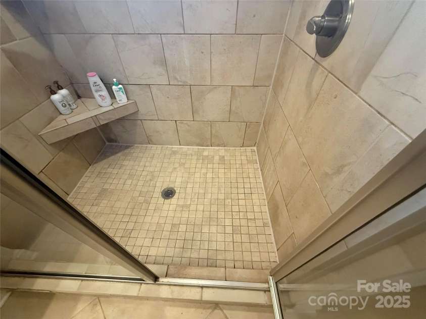 395 Lone Tree Lane, Clover, SC 29710.  MLS# CAR4288295, YatesRealty ID 30882. Newly cleaned and caulked