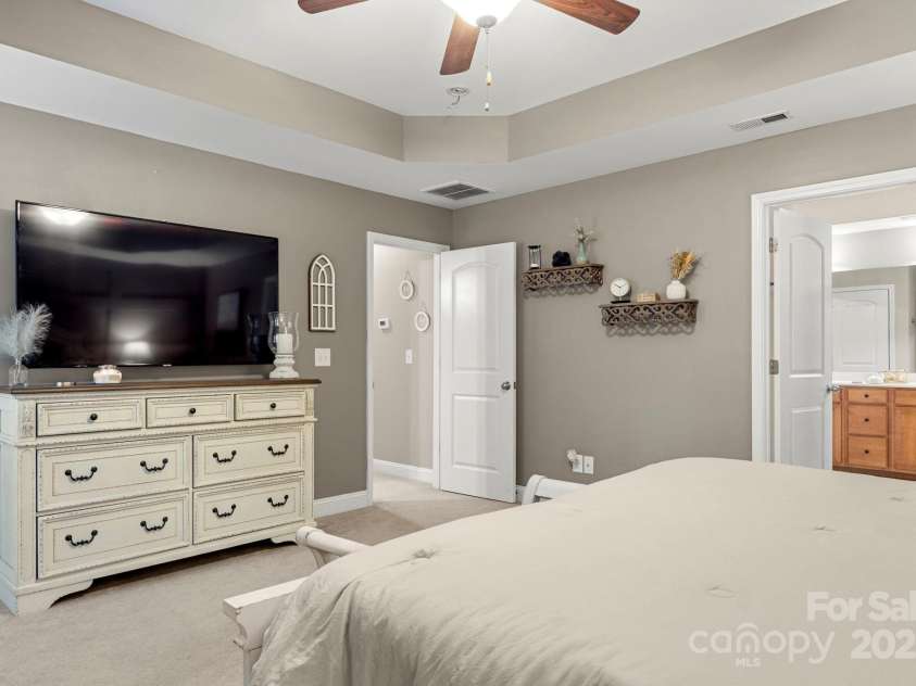 395 Lone Tree Lane, Clover, SC 29710.  MLS# CAR4288295, YatesRealty ID 30882. Owner's Suite