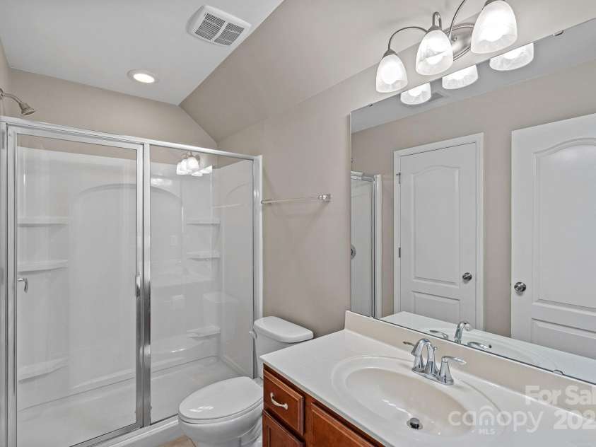 1349 Bridgeford Drive, Huntersville, NC 28078.  MLS# CAR4320318, YatesRealty ID 30883. Third Floor Full Bath