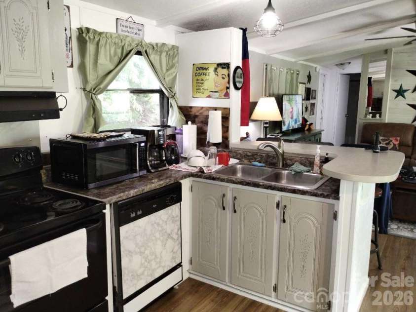729 Don Felmet Road, Marshall, NC 28753.  MLS# CAR4386239, YatesRealty ID 30883. Kitchen