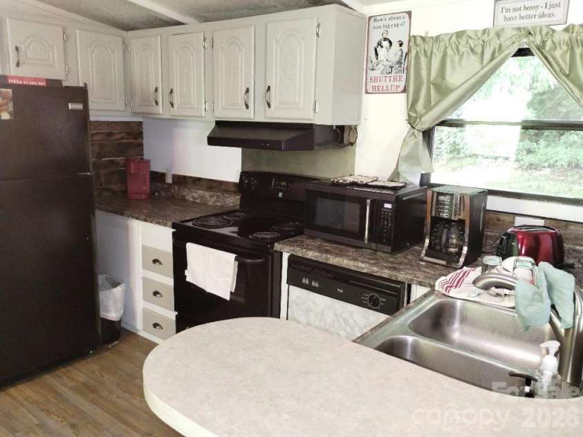 729 Don Felmet Road, Marshall, NC 28753.  MLS# CAR4386239, YatesRealty ID 30883. Kitchen