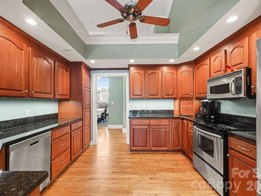 149 Howard Pond Loop, Statesville, NC 28625.  MLS# CAR4364523, YatesRealty ID 30884. Ample kitchen counter space