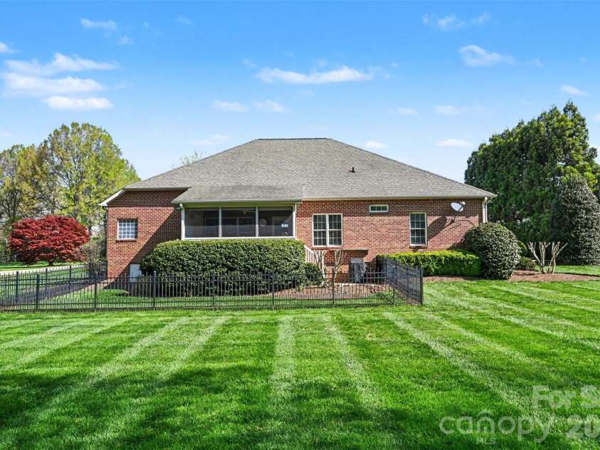 149 Howard Pond Loop, Statesville, NC 28625.  MLS# CAR4364523, YatesRealty ID 30884. What a wonderful back yard!