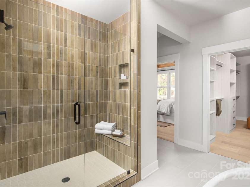 5212 Mint Harbor Way, Charlotte, NC 28269.  MLS# CAR4290298, YatesRealty ID 30884. 