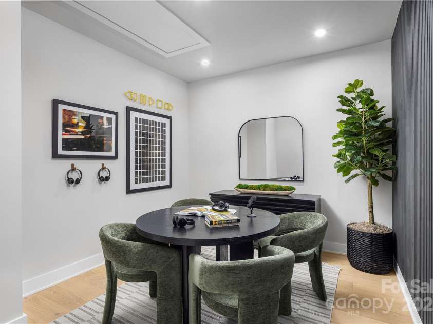 5212 Mint Harbor Way, Charlotte, NC 28269.  MLS# CAR4290298, YatesRealty ID 30884. 