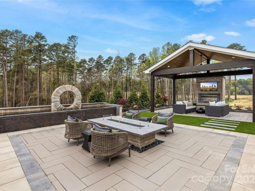 5212 Mint Harbor Way, Charlotte, NC 28269.  MLS# CAR4290298, YatesRealty ID 30884. 