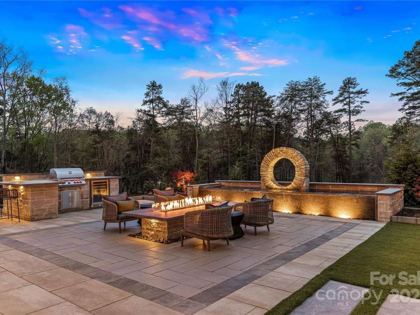 5212 Mint Harbor Way, Charlotte, NC 28269.  MLS# CAR4290298, YatesRealty ID 30884. 