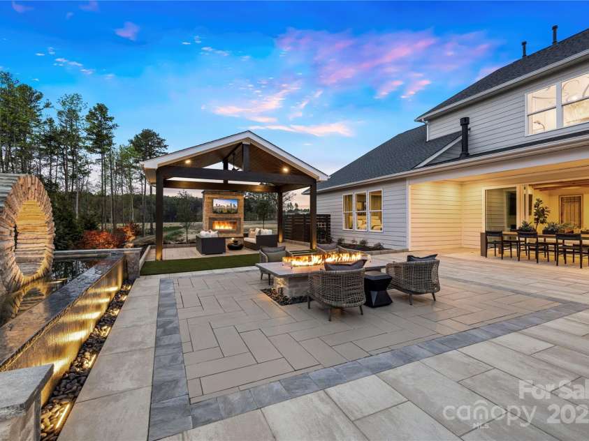 5212 Mint Harbor Way, Charlotte, NC 28269.  MLS# CAR4290298, YatesRealty ID 30884. 