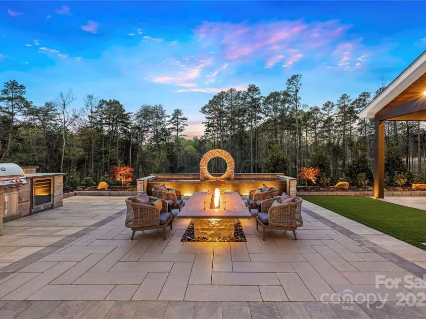 5212 Mint Harbor Way, Charlotte, NC 28269.  MLS# CAR4290298, YatesRealty ID 30884. 