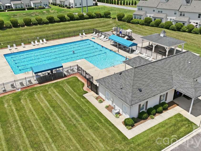 112 B Davenport Drive, Statesville, NC 28677.  MLS# CAR4385961, YatesRealty ID 30886. 