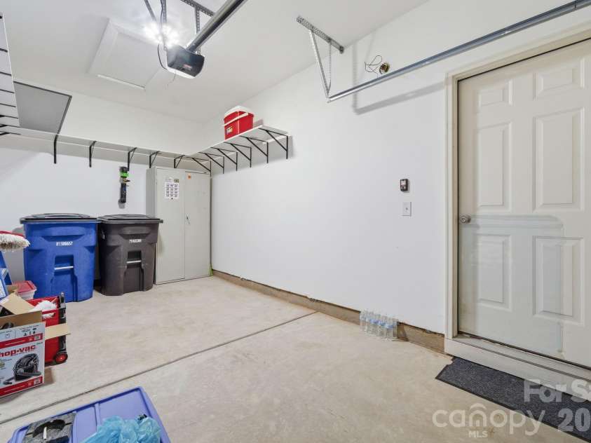 112 B Davenport Drive, Statesville, NC 28677.  MLS# CAR4385961, YatesRealty ID 30886. 