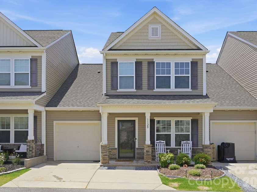 112 B Davenport Drive, Statesville, NC 28677.  MLS# CAR4385961, YatesRealty ID 30886. 