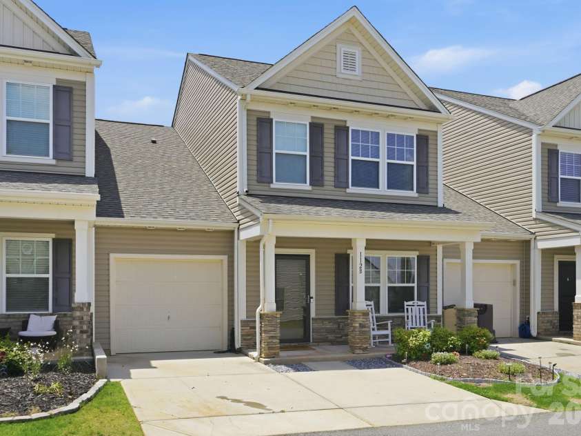 112 B Davenport Drive, Statesville, NC 28677.  MLS# CAR4385961, YatesRealty ID 30886. 