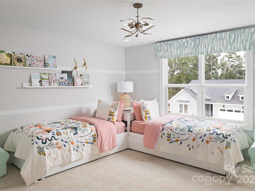 5104 Glenwalk Drive, Charlotte, NC 28269.  MLS# CAR4290349, YatesRealty ID 30886. 