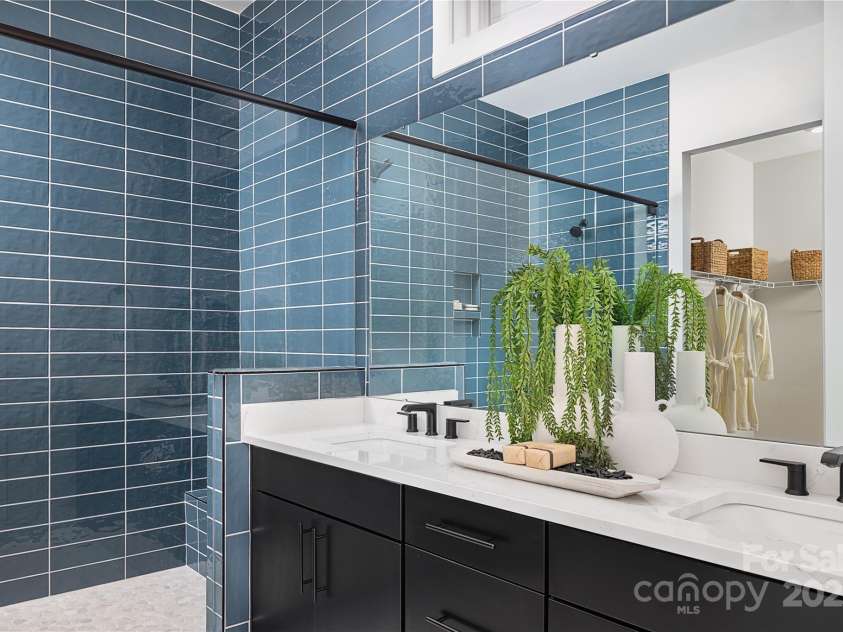 5104 Glenwalk Drive, Charlotte, NC 28269.  MLS# CAR4290349, YatesRealty ID 30886. 