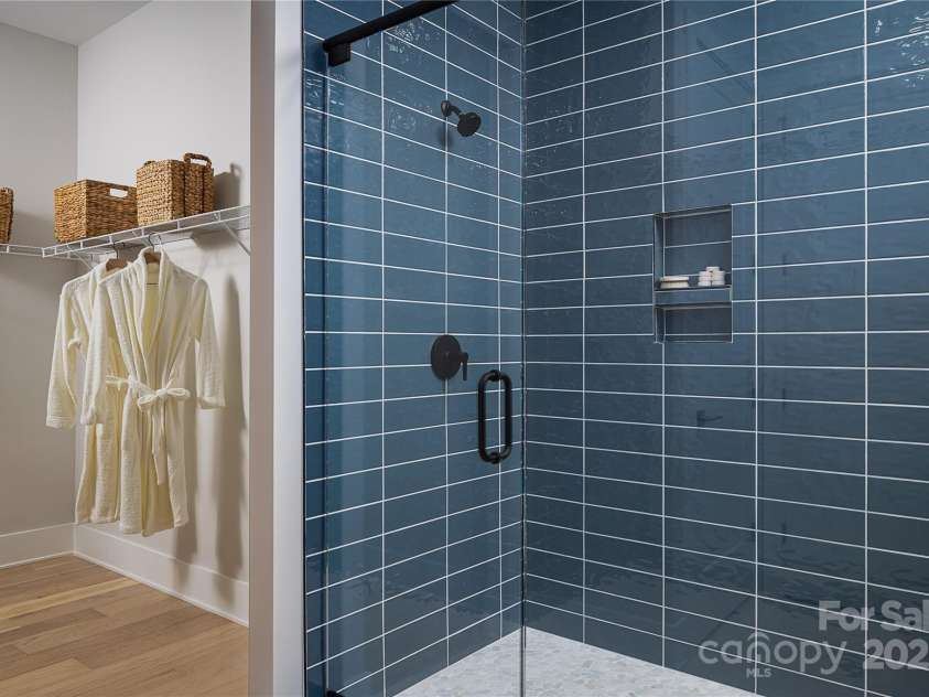 5104 Glenwalk Drive, Charlotte, NC 28269.  MLS# CAR4290349, YatesRealty ID 30886. 