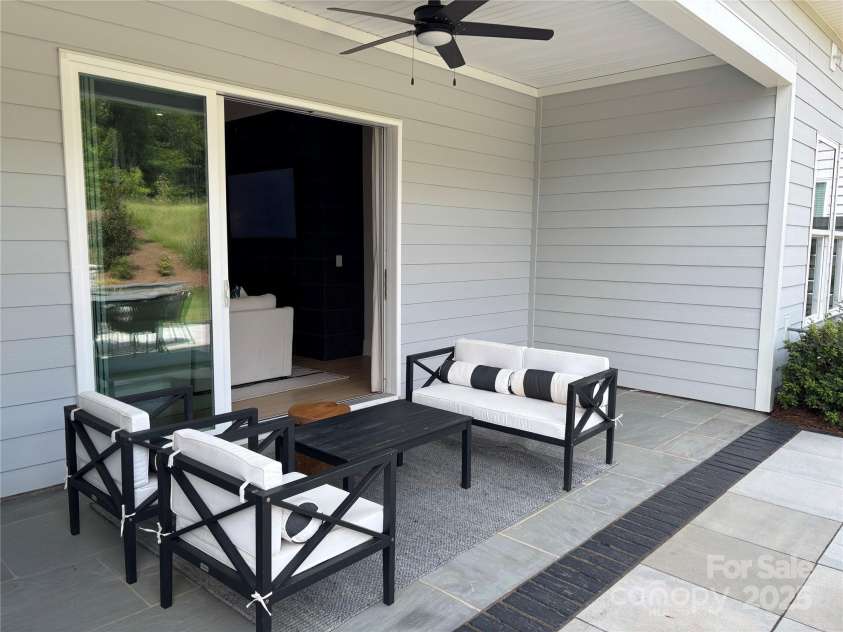 5104 Glenwalk Drive, Charlotte, NC 28269.  MLS# CAR4290349, YatesRealty ID 30886. 