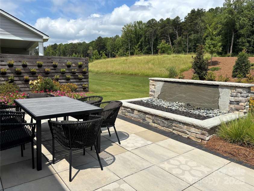 5104 Glenwalk Drive, Charlotte, NC 28269.  MLS# CAR4290349, YatesRealty ID 30886. 