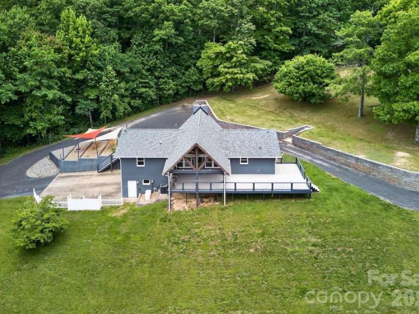97 Whippoorwill Lane, Fairview, NC 28730.  MLS# CAR4402332, YatesRealty ID 30887. 