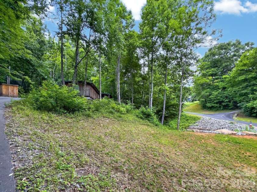 97 Whippoorwill Lane, Fairview, NC 28730.  MLS# CAR4402332, YatesRealty ID 30887. 