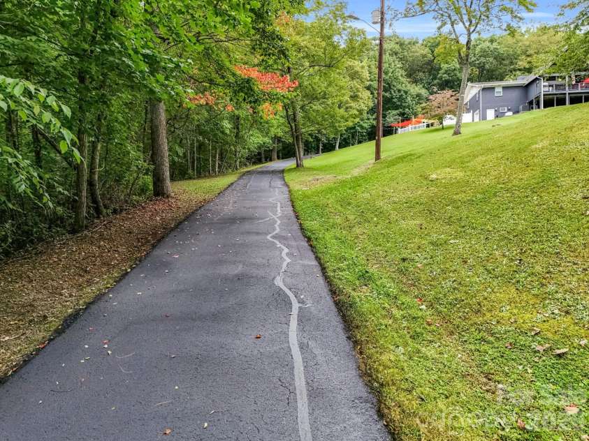 97 Whippoorwill Lane, Fairview, NC 28730.  MLS# CAR4402332, YatesRealty ID 30887. 