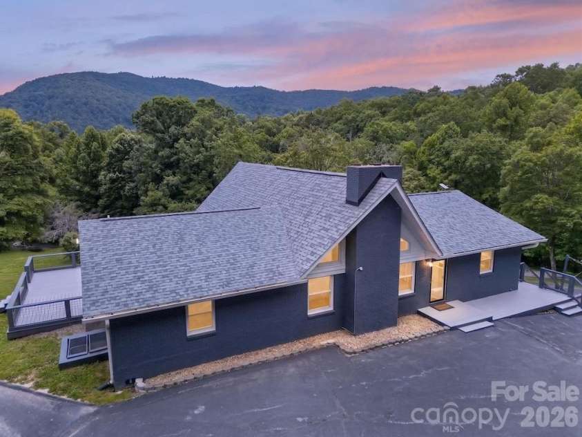 97 Whippoorwill Lane, Fairview, NC 28730.  MLS# CAR4402332, YatesRealty ID 30887. Front of main house