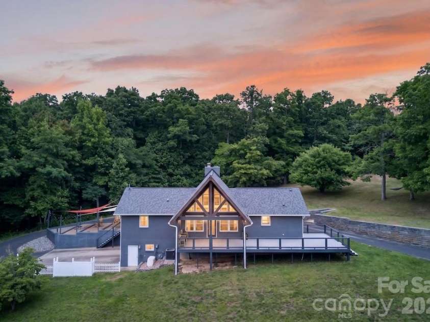 97 Whippoorwill Lane, Fairview, NC 28730.  MLS# CAR4402332, YatesRealty ID 30887. Main house