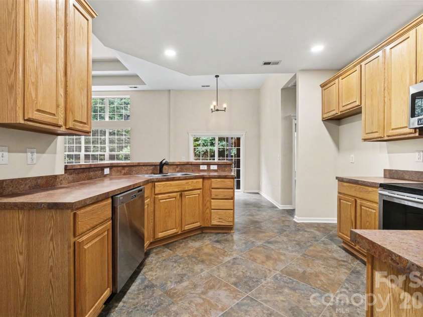 6228 Colonial Garden Drive, Huntersville, NC 28078.  MLS# CAR4391192, YatesRealty ID 30888. 
