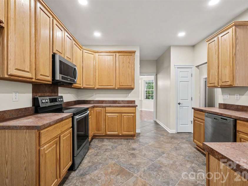 6228 Colonial Garden Drive, Huntersville, NC 28078.  MLS# CAR4391192, YatesRealty ID 30888. 
