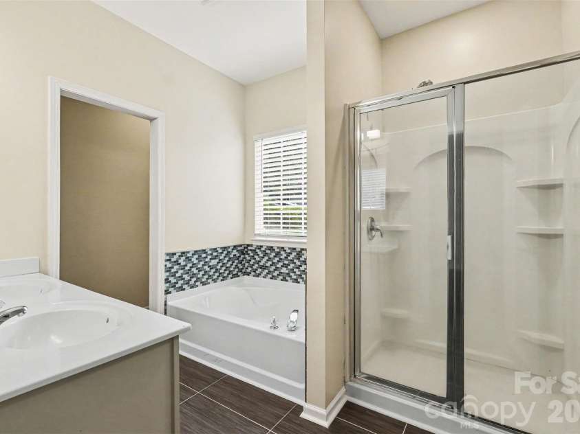 6228 Colonial Garden Drive, Huntersville, NC 28078.  MLS# CAR4391192, YatesRealty ID 30888. 
