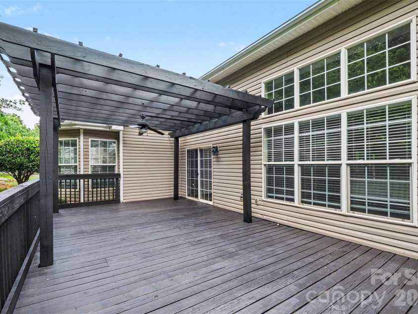 6228 Colonial Garden Drive, Huntersville, NC 28078.  MLS# CAR4391192, YatesRealty ID 30888. 