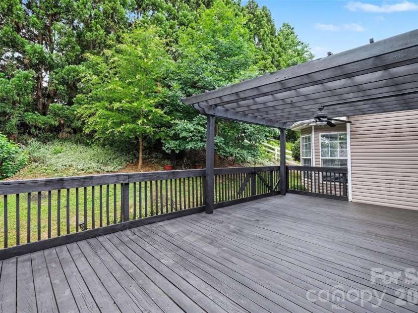 6228 Colonial Garden Drive, Huntersville, NC 28078.  MLS# CAR4391192, YatesRealty ID 30888. 