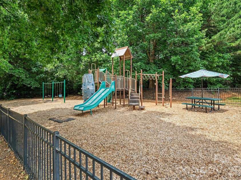 6228 Colonial Garden Drive, Huntersville, NC 28078.  MLS# CAR4391192, YatesRealty ID 30888. 
