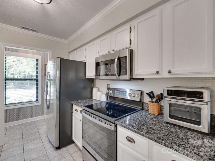 353 Tall Oaks Trail, Fort Mill, SC 29715.  MLS# CAR4270931, YatesRealty ID 30889. 