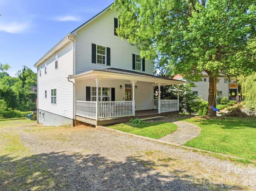 404 Stratford Road, Asheville, NC 28804.  MLS# CAR4393541, YatesRealty ID 30889. 