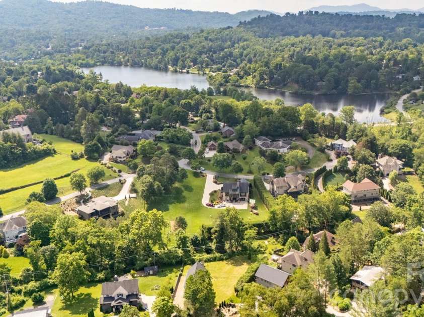 404 Stratford Road, Asheville, NC 28804.  MLS# CAR4393541, YatesRealty ID 30889. 