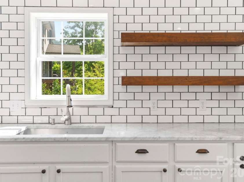 404 Stratford Road, Asheville, NC 28804.  MLS# CAR4393541, YatesRealty ID 30889. 