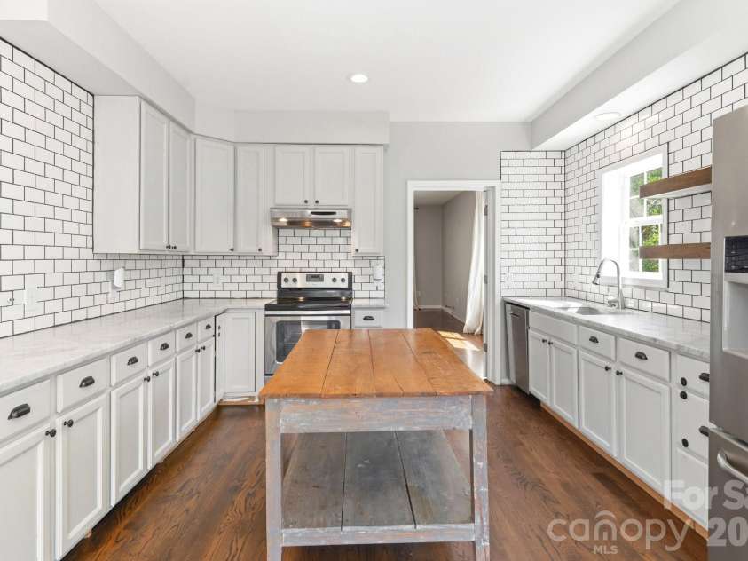 404 Stratford Road, Asheville, NC 28804.  MLS# CAR4393541, YatesRealty ID 30889. 