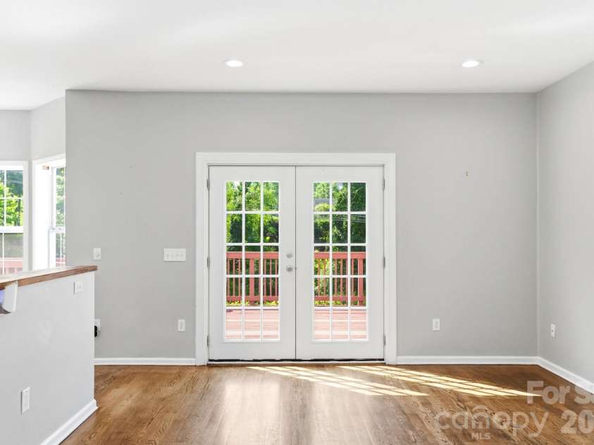 404 Stratford Road, Asheville, NC 28804.  MLS# CAR4393541, YatesRealty ID 30889. 