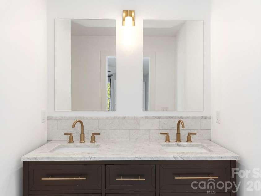 404 Stratford Road, Asheville, NC 28804.  MLS# CAR4393541, YatesRealty ID 30889. 