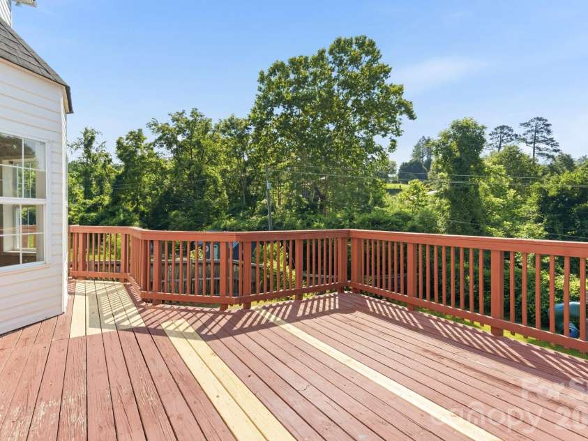 404 Stratford Road, Asheville, NC 28804.  MLS# CAR4393541, YatesRealty ID 30889. 