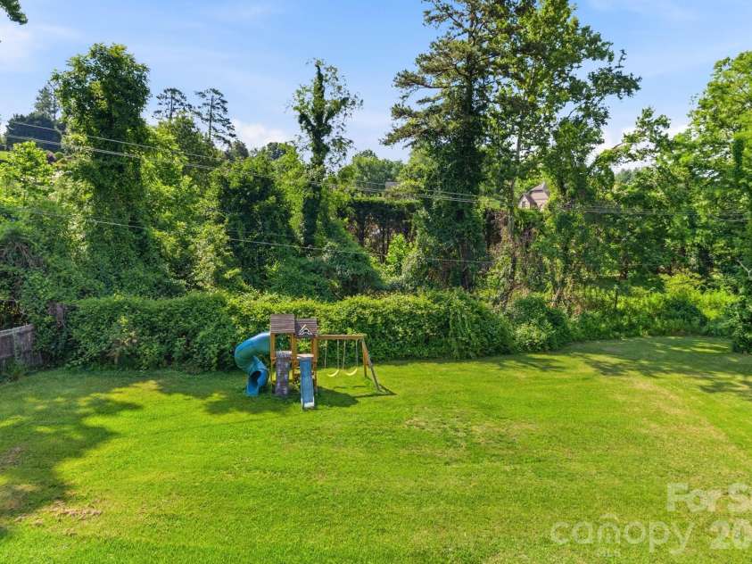 404 Stratford Road, Asheville, NC 28804.  MLS# CAR4393541, YatesRealty ID 30889. 