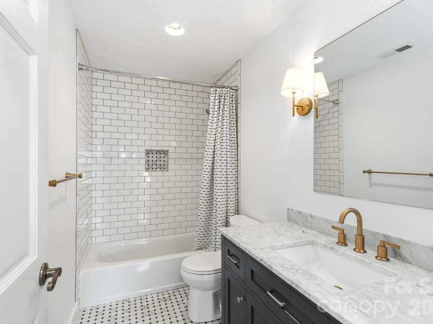 404 Stratford Road, Asheville, NC 28804.  MLS# CAR4393541, YatesRealty ID 30889. 