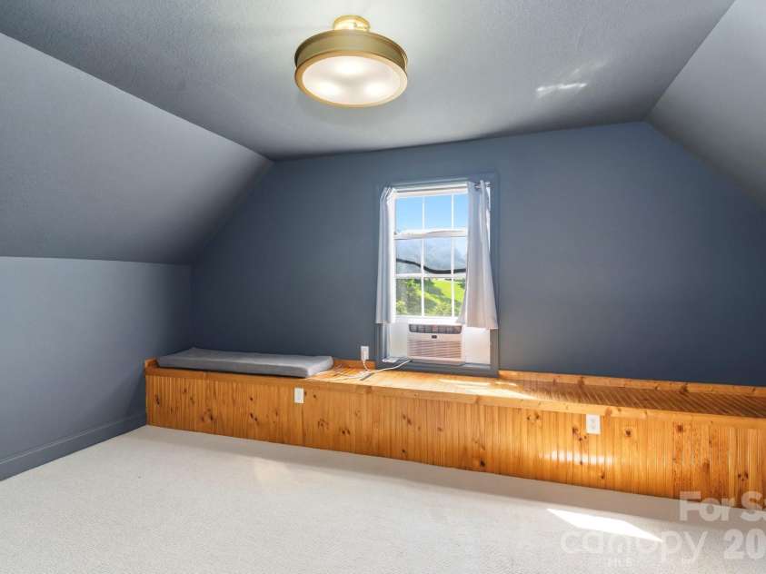 404 Stratford Road, Asheville, NC 28804.  MLS# CAR4393541, YatesRealty ID 30889. 