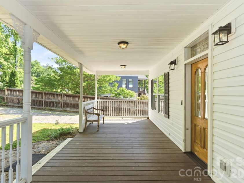 404 Stratford Road, Asheville, NC 28804.  MLS# CAR4393541, YatesRealty ID 30889. 